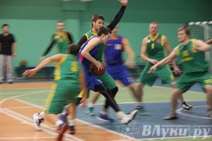 Команда «Экспресс» стала обладательницей Кубка г. Великие Луки по баскетболу