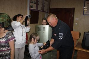 Псковские полицейские пригласили в гости детей из подшефного детдома (фото)