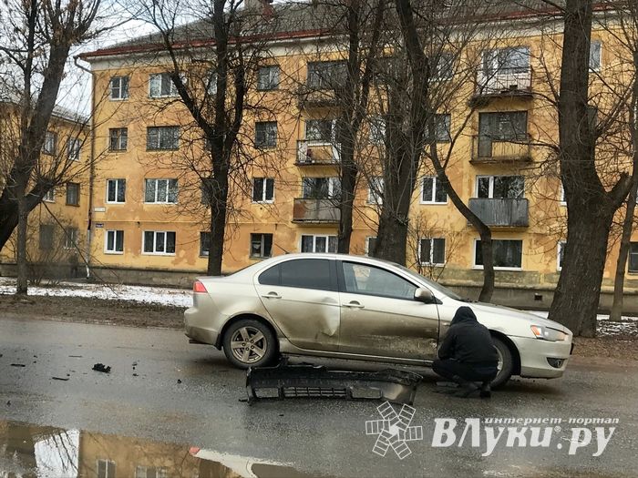 ДТП на выезде с АЗС на проспекте Гагарина (ФОТО)