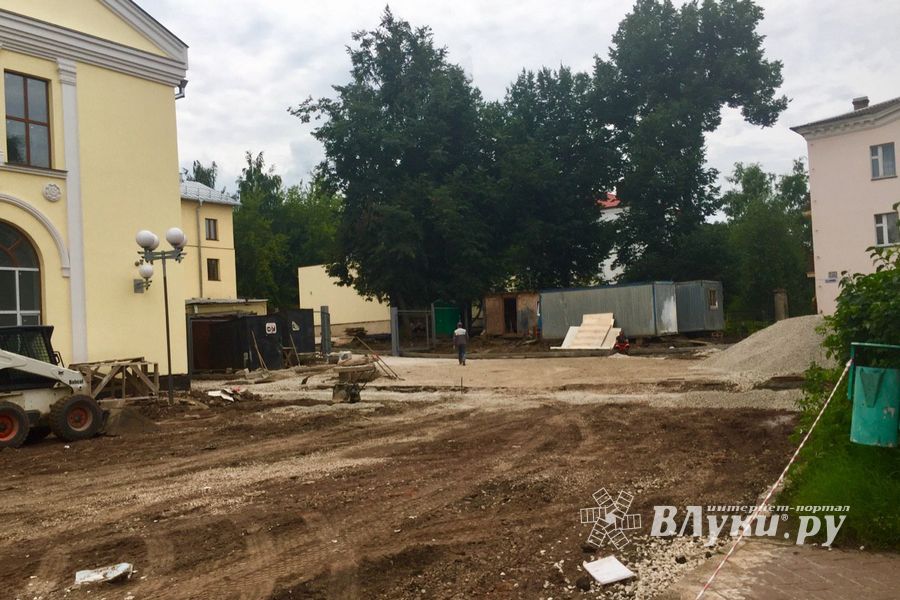 Начались работы по благоустройству территории вокруг Драмтеатра (ФОТО)