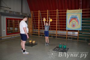 В Великих Луках состоялся Чемпионат по гиревому спорту (фото)