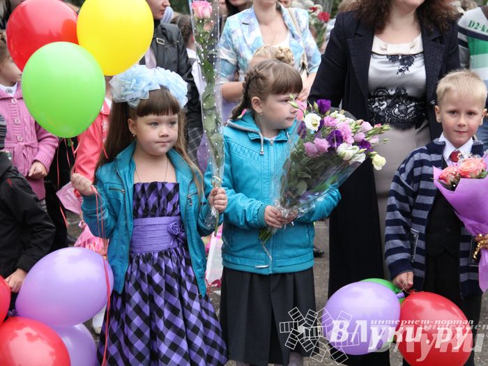 Школы города отметили 1 сентября (фото)