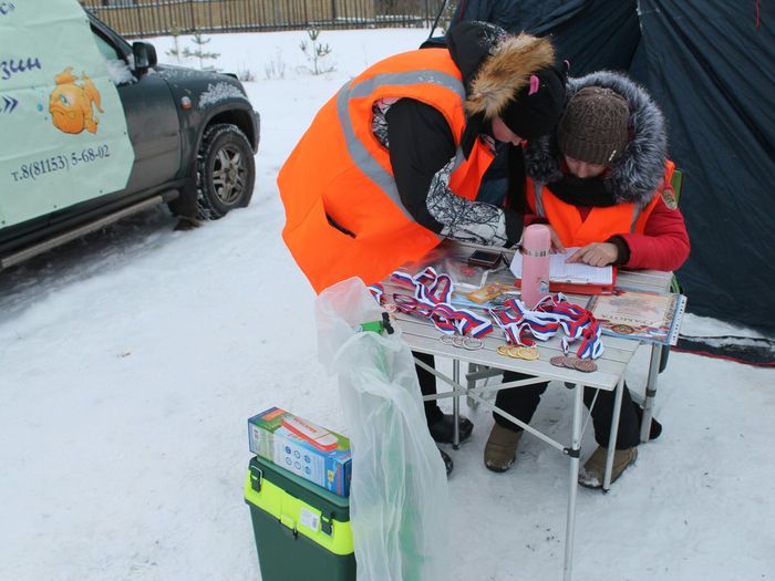 На Пореченском озере прошел Чемпионат города Великие Луки по ловле рыбы на блесну со льда (ФОТО)