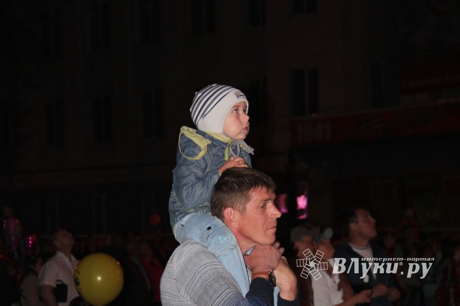 Салют в Великих Луках (ФОТО)