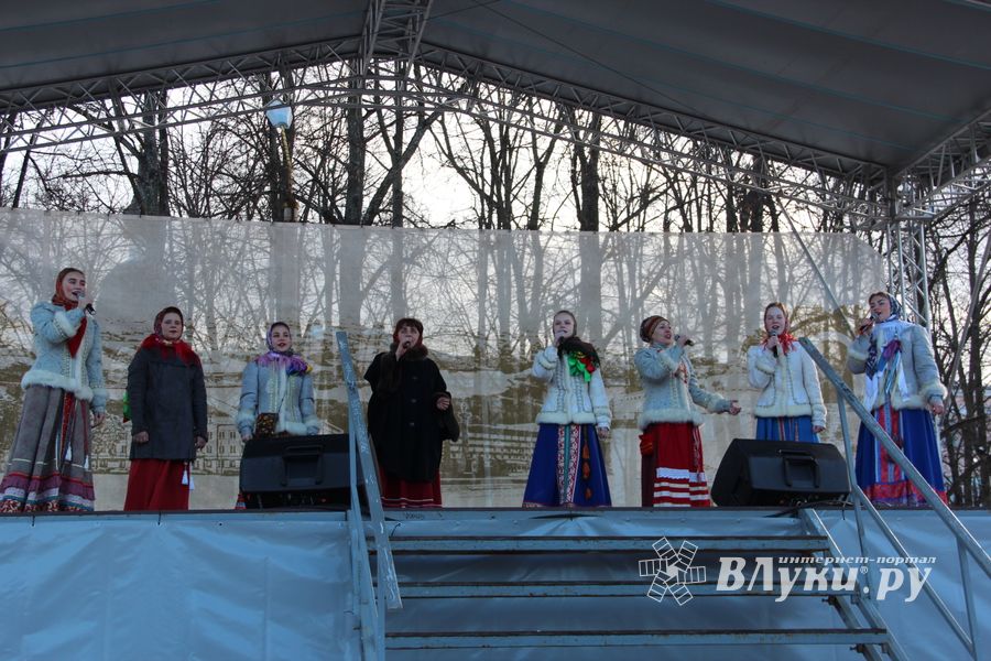 Масленичные гуляния прошли в Великих Луках (ФОТО)