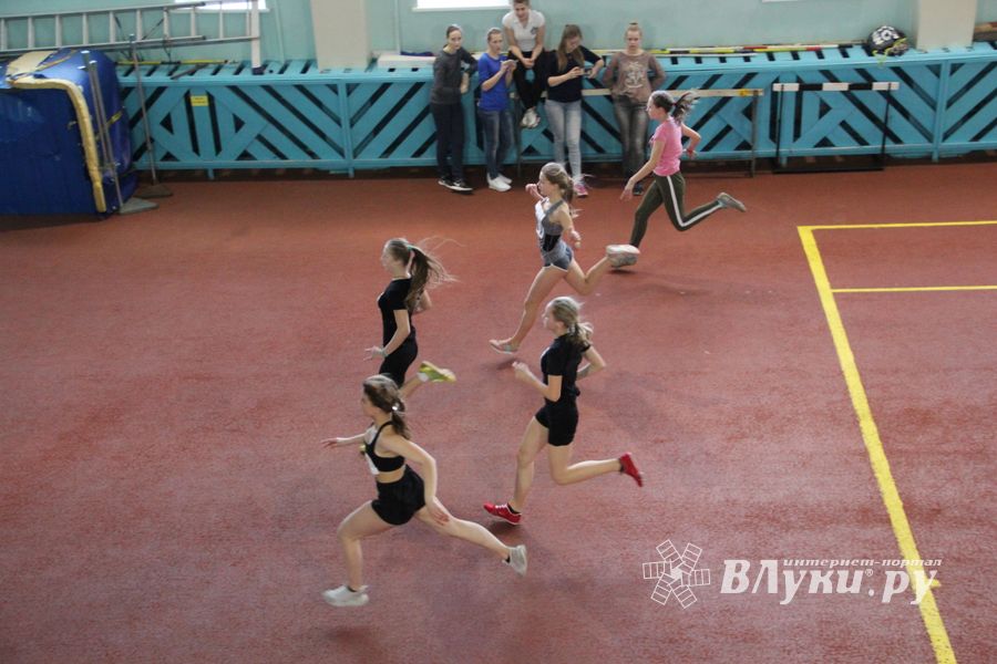 В Великих Луках легкоатлеты закрывают зимний сезон (ФОТО)