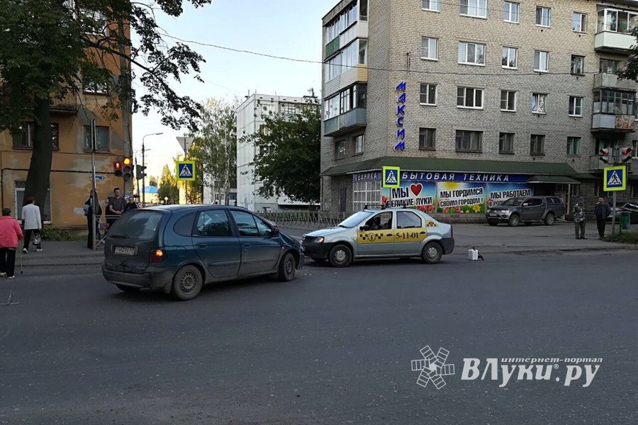 На ул. Ботвина в Великих Луках произошло ДТП (ФОТО)