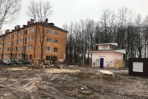 В Великих Луках приводят в порядок территорию Хирургического корпуса больницы (ФОТО)