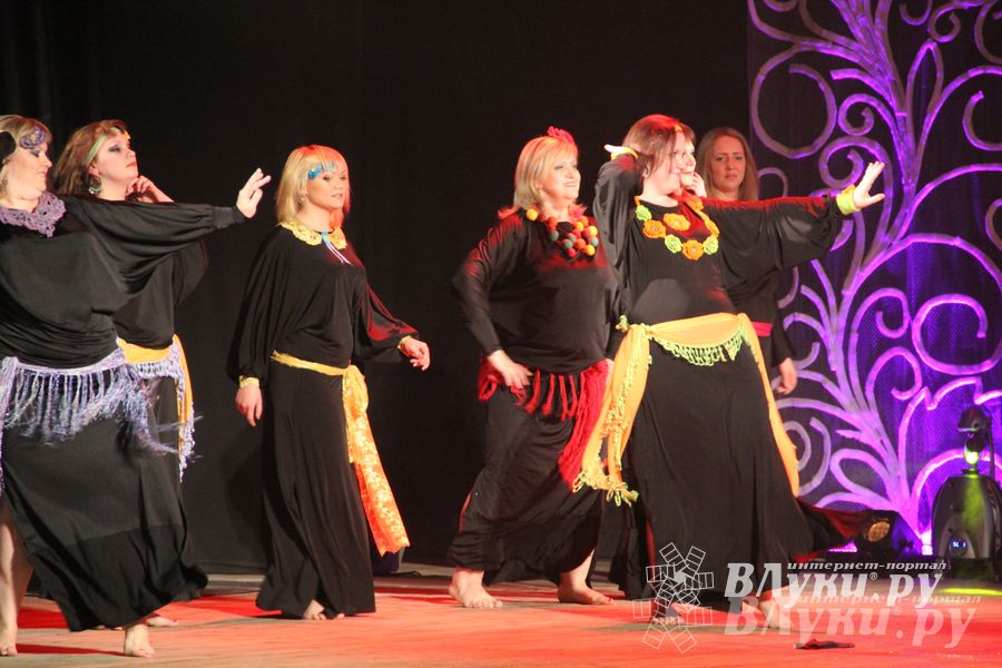  В ДК им. Ленина состоялся отчетный концерт студии восточного танца «Восточные сладости» (фото)