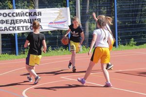 «Оранжевый мяч» в Великих Луках в День физкультурника (ФОТО)