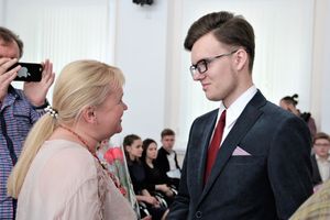 Лучших выпускников Великих Лук наградили «Золотыми парусами» (ФОТО)