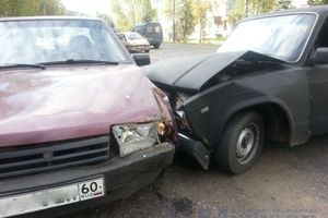 В Великих Луках столкнулись «восьмерка» и «семерка» (ФОТО)