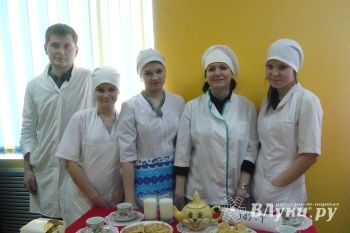 В Великолукском механико-технологическом колледже отметили праздник Масленицы (фото)