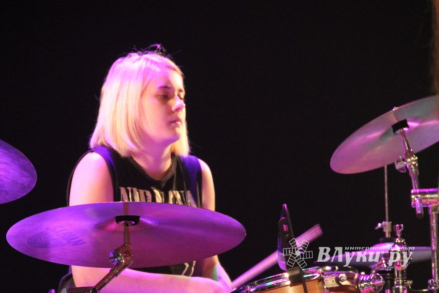 В Великих Луках прошел фестиваль живой музыки «Ставим на аватарках небо» (фото)