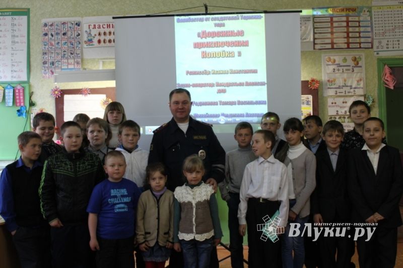 В Псковской области сотрудники ГИБДД проводят мероприятия по правовому информированию (фото)