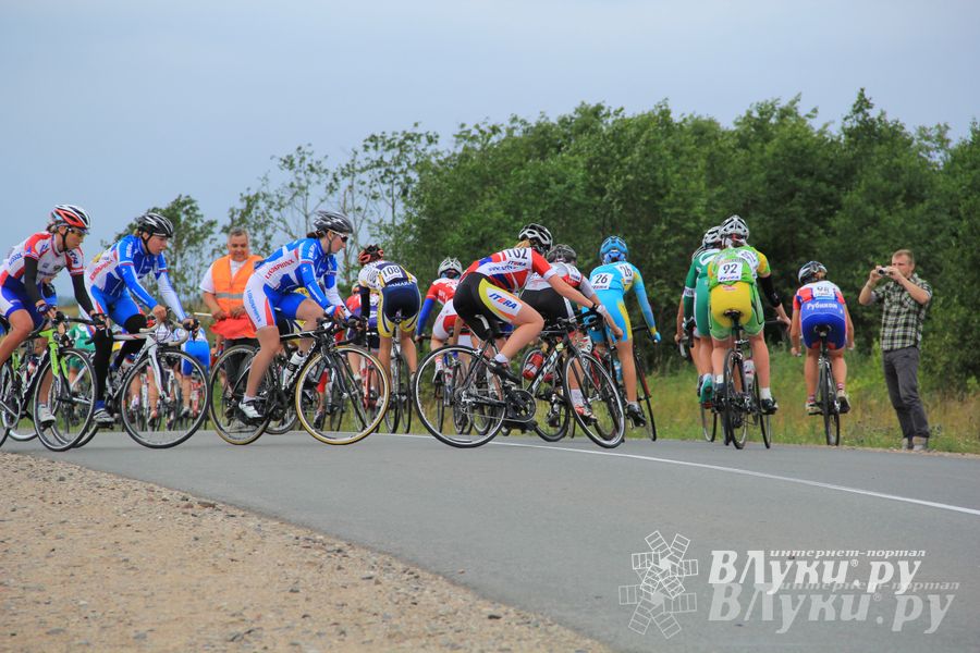 В Великих Луках состоялось награждение победителей Чемпионата России по велоспорту в парной гонке (фото)