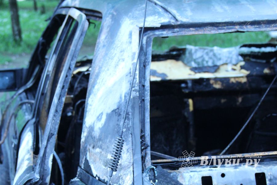 В Великих Луках сгорел очередной автомобиль