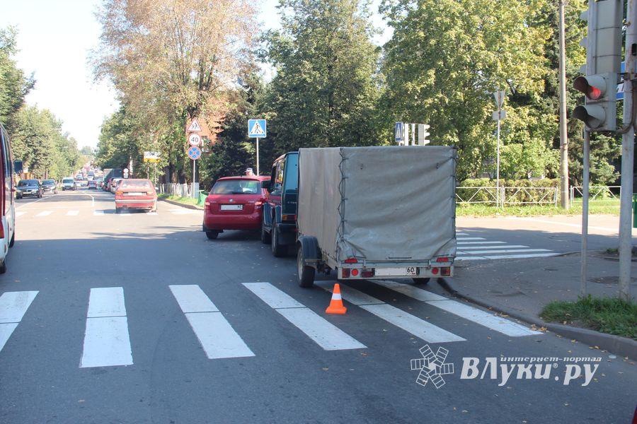 ДТП на Октябрьском в Великих Луках (ФОТО)