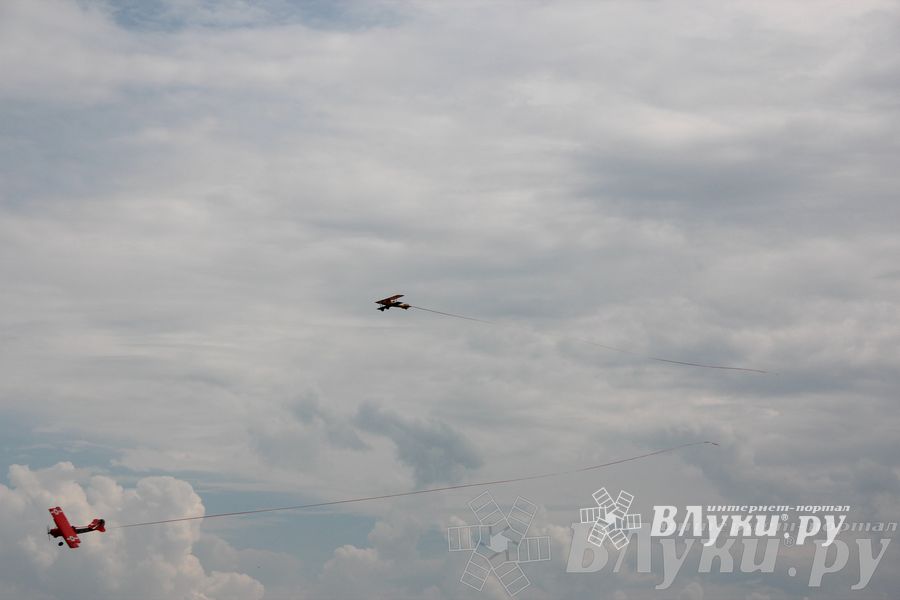 В Великих Луках прошли воздушные бои (фото)