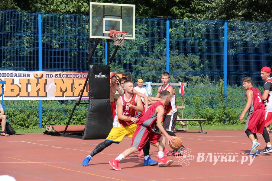 В Великих Луках прошли спортивные мероприятия, приуроченные ко Дню физкультурника (ФОТО)