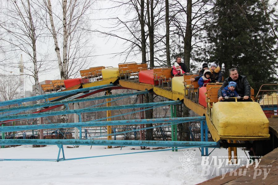 В Великих Луках состоялись проводы Широкой Масленицы — 2015 (фото)