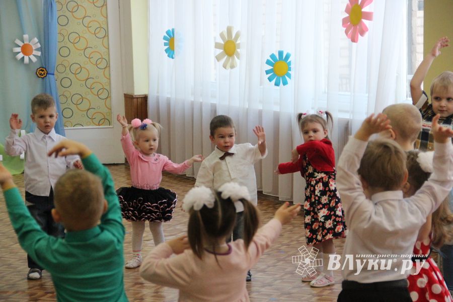 Малыши сада №1 поздравили мам и бабушек с 8 марта