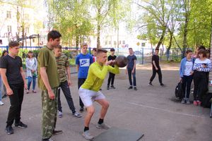 В Великих Луках в 10 лицее «освободили» заложников (ФОТО)