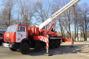 В центре Великих Лук спасатели продемонстрировали свою технику (ФОТО)