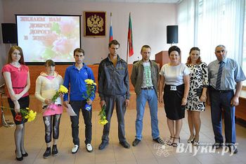 В Великолукском районе вручили ключи от новых квартир детям-сиротам (фото)