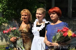 В Великих Луках прозвенели «Последние звонки»