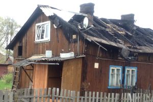 В Великих Луках причиной пожара в жилом доме стало аварийное состояние электропроводки (фото)