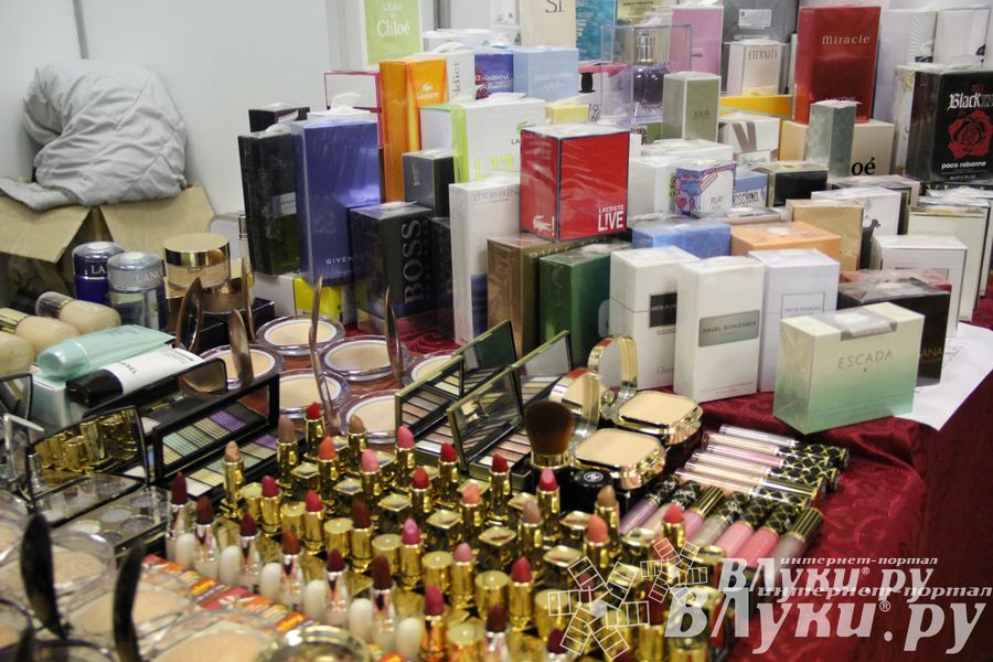 Универсальная выставка проходит в Великих Луках (фото)