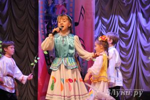 Великолукский коллектив детской песни «Летний дождь» отметил юбилей (фото)