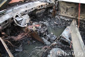 В Великих Луках полностью выгорела Ауди 100 (фото)