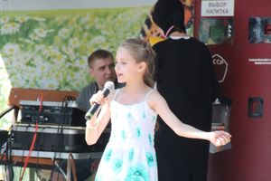 В городском парке Великих Лук прошёл День мороженого