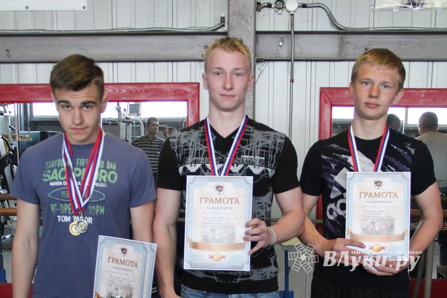 В Великих Луках прошел Чемпионат города по Русскому жиму и армлифтингу (фото)