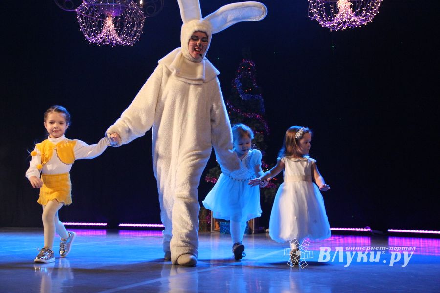 Маша, Медведь и все, все, все на сцене ДК Ленина (ФОТО)