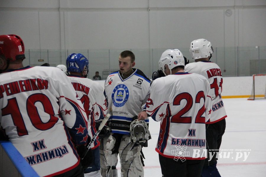 Две победы у великолукских хоккейных команд (ФОТО)