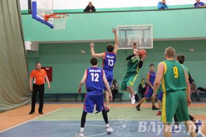 Команда «Экспресс» стала обладательницей Кубка г. Великие Луки по баскетболу