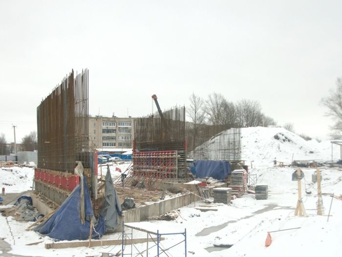 В Великих Луках продолжается сборка металлоконструкций пролетного строения путепровода (ФОТО)