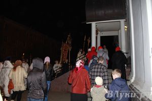 Крестным ходом встредили великолучане светлый праздник Пасхи