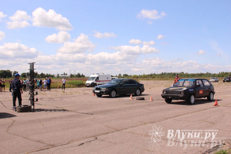 Под Великими Луками прошел второй этап Чемпионата по Drag Racing (фото)