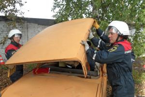 В Пскове прошла тренировка по реагированию пожарно-спасательных подразделений на ДТП (фото)