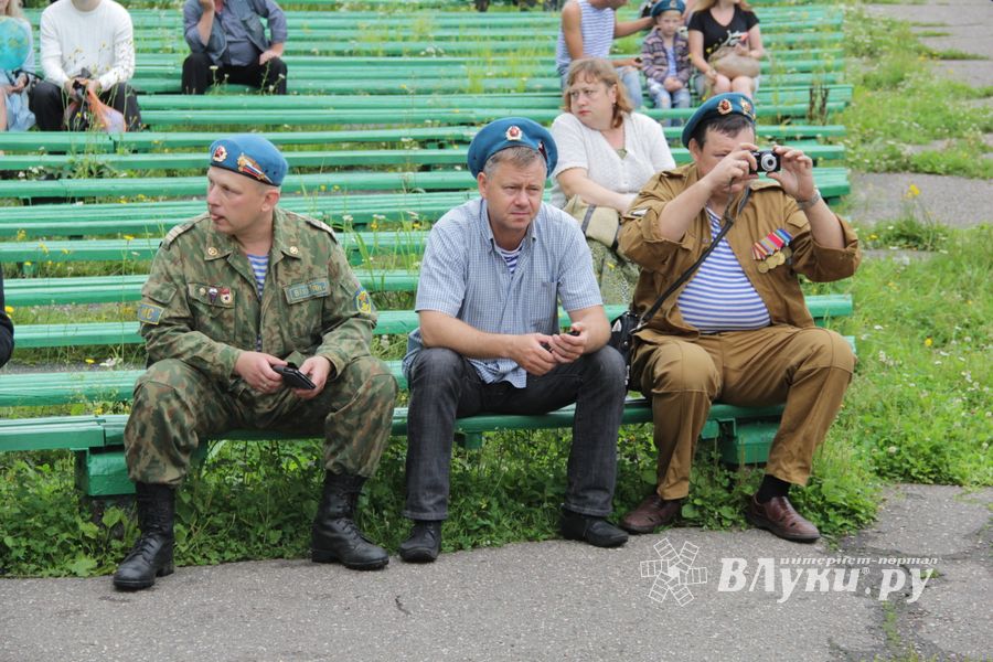 В Великих Луках отмечают День ВДВ (ФОТО)