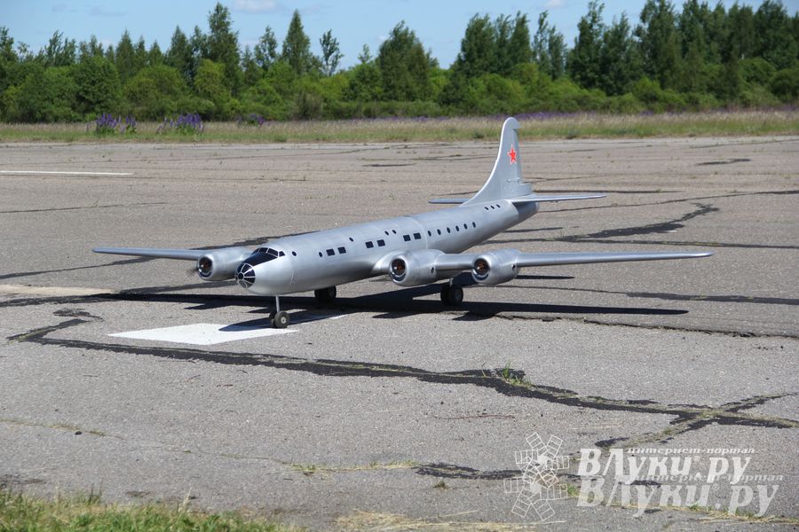 В Великих Луках прошел Фестиваль авиамодельного спорта (фото)
