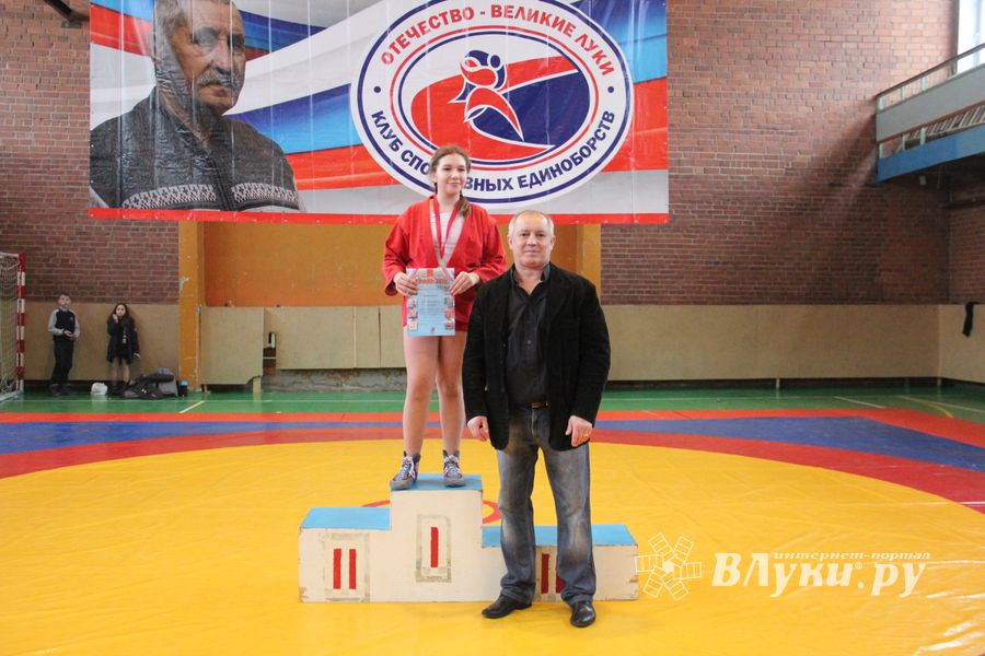 В Великих Луках прошли соревнования по самбо (ФОТО)