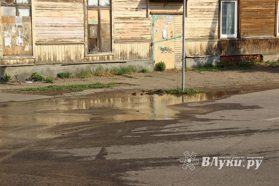 Великолучанам из Заречной части советуют запастись водой (ФОТО)
