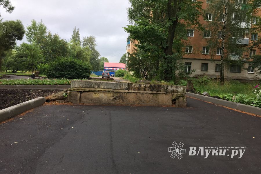 Сквер у автовокзала в Великих Луках обновился (ФОТО)