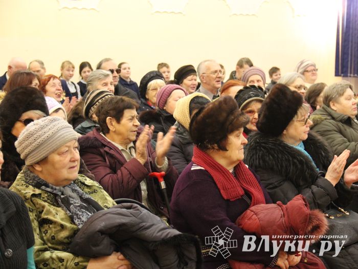 Слабовидящих великолучан поздравили с Международным днём инвалидов (ФОТО)