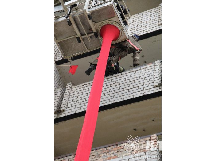 В Великих Луках прошли областные соревнования среди пожарных по спасению пострадавших